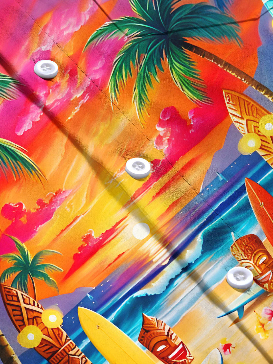 men's Hawaiian shirt close-up short sleeve
